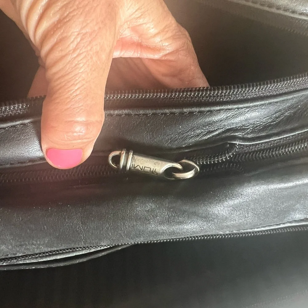 Tumi zipper pockets
